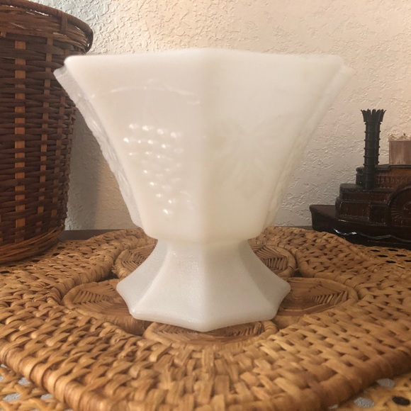 1970s Anchor Hocking Harvest Grape White Milk Glass Compote Vintage - Picture 3 of 9